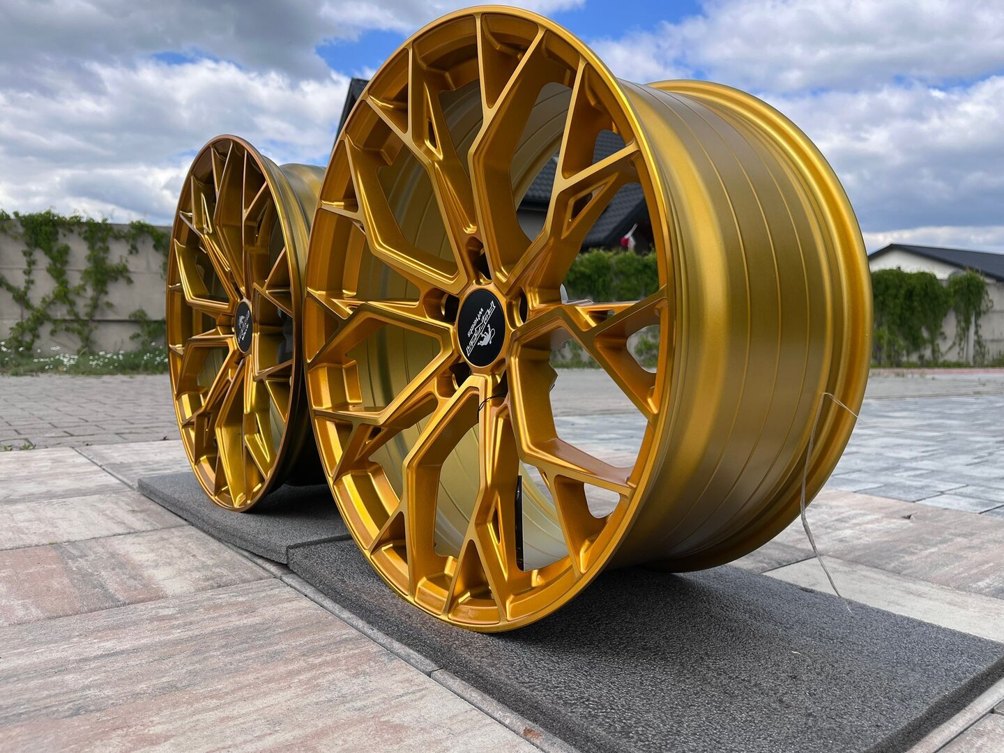 Forzza Titan 19" 8,5J ET32 + 9,5J ET38 5x120 Golden Amber - obrazek 4