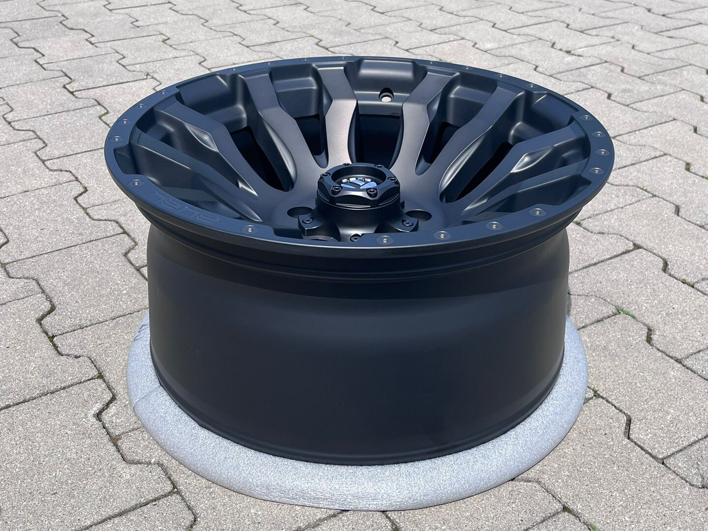 Fuel Blitz 17" 9J ET-12 5x127 Matte Black Double Dark Tint - obrazek 5