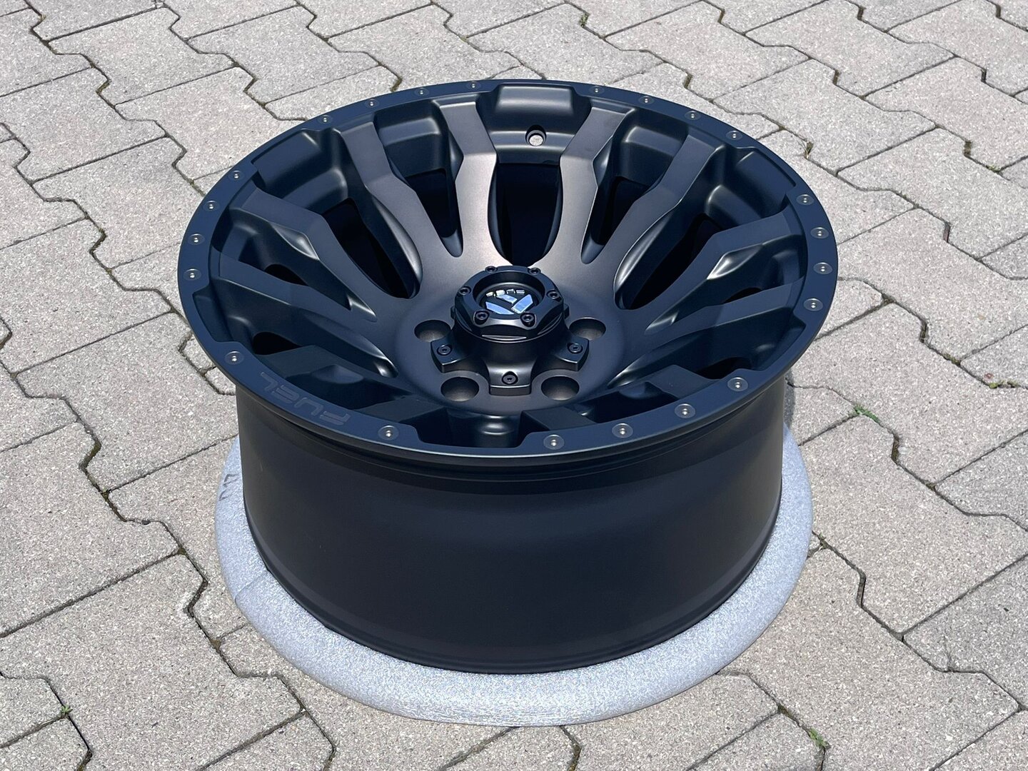 Fuel Blitz 17" 9J ET-12 5x127 Matte Black Double Dark Tint - obrazek 6