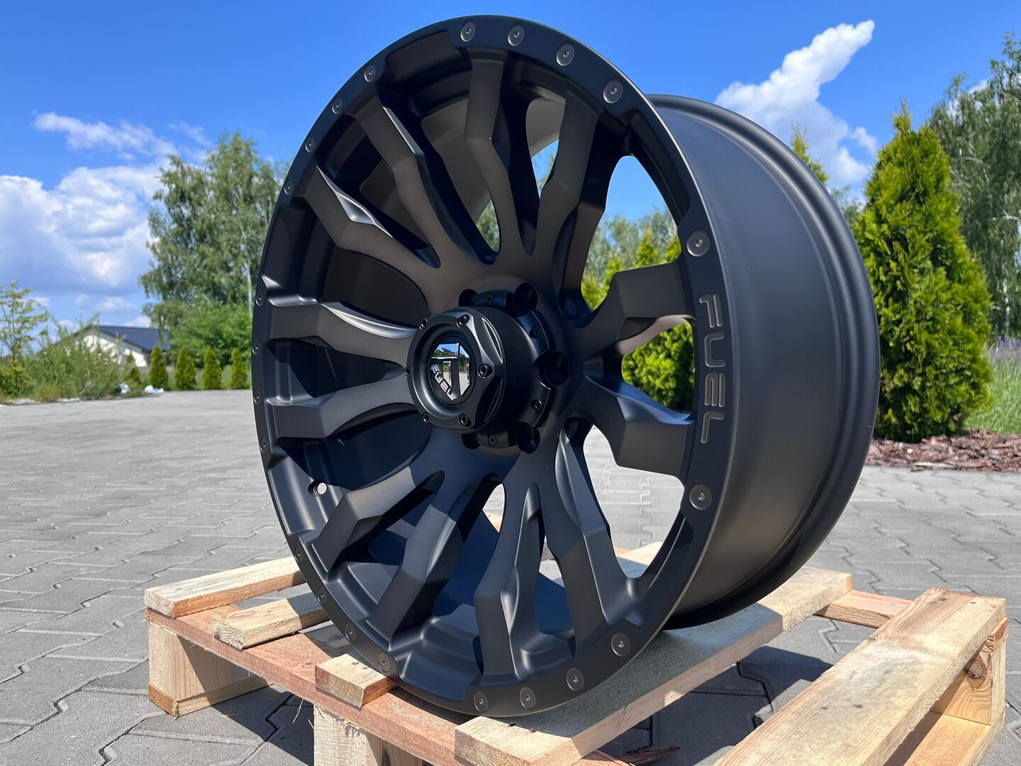 Fuel Blitz 20" 9J ET0 6x139,7 Matte Black Double Black Tint - obrazek 3