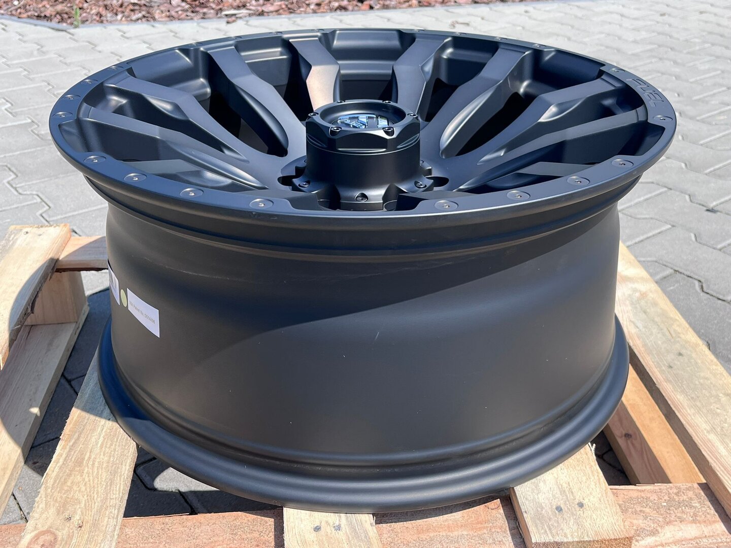 Fuel Blitz 20" 9J ET0 6x139,7 Matte Black Double Black Tint - obrazek 5