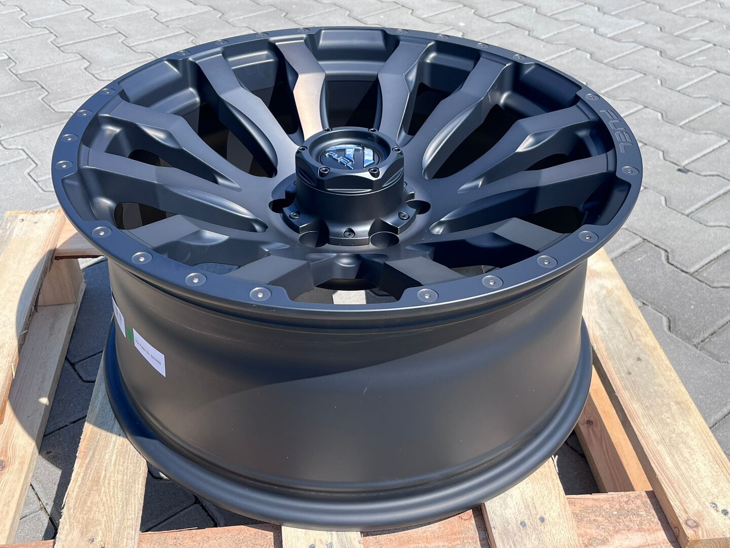 Fuel Blitz 20" 9J ET0 6x139,7 Matte Black Double Black Tint - obrazek 6