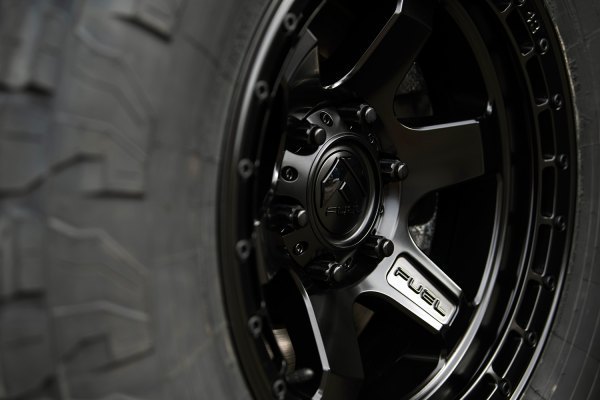 Fuel Block 18" 9J ET1 5x127 Matte Black w/ Black Ring - obrazek 5