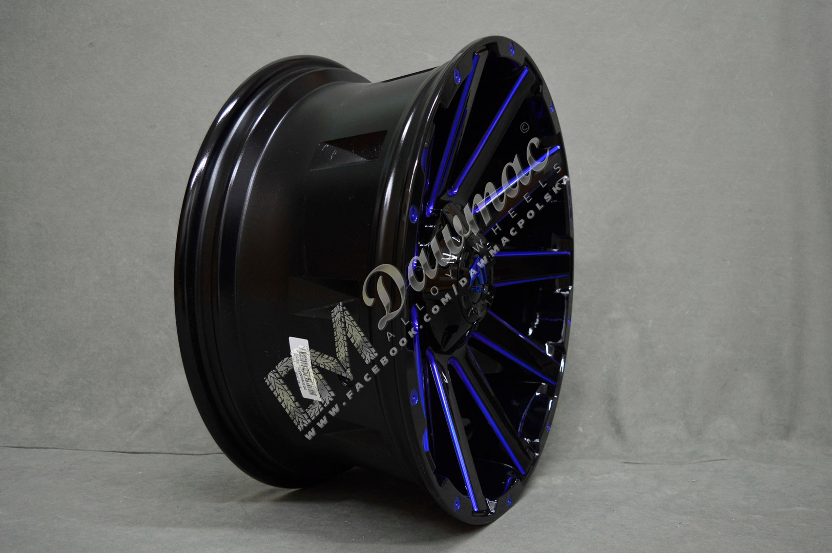 Fuel Contra 18" 9J ET-12 6x135/6x139,7 Gloss Black Milled Blue - obrazek 4