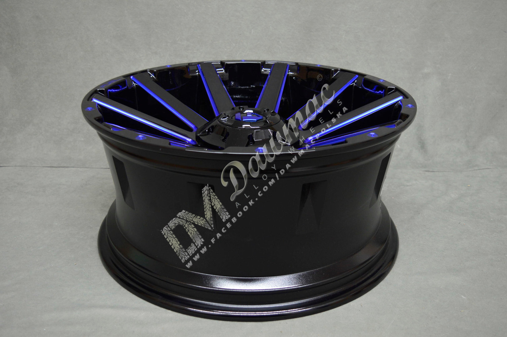 Fuel Contra 18" 9J ET-12 6x135/6x139,7 Gloss Black Milled Blue - obrazek 6