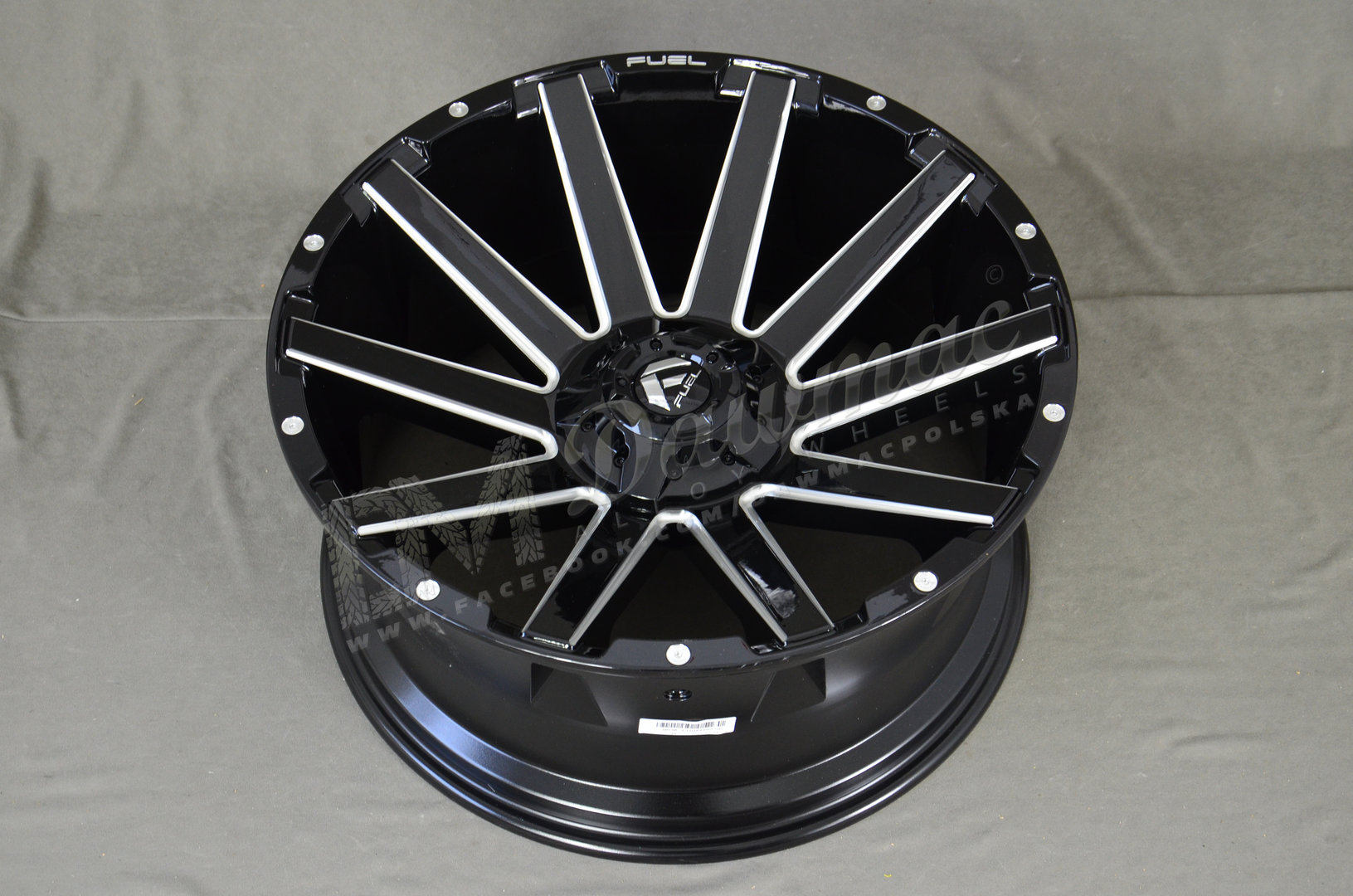 Fuel Contra 20" 10J ET-18 5x139,7/5x150 Gloss Black Milled - obrazek 5