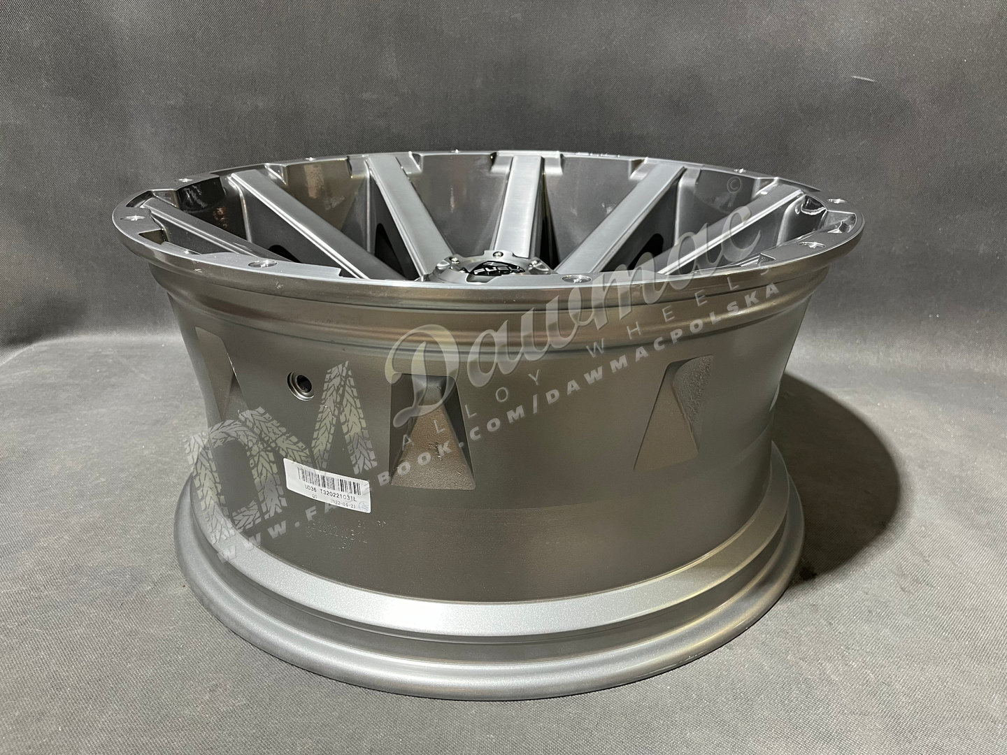 Fuel Contra 20" 10J ET-18 8x180 Brushed Gunmetal TInted Clear - obrazek 5