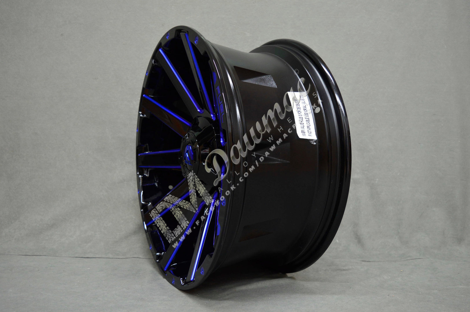 Fuel Contra 20" 9J ET2 6x135/6x139,7 Gloss Black Milled Blue - obrazek 3