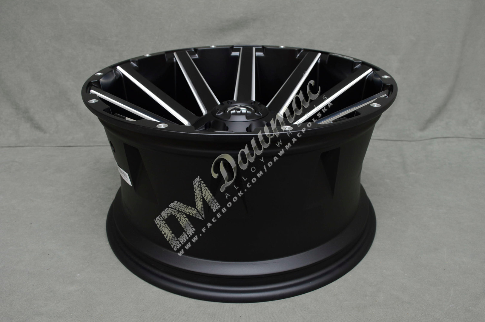 Fuel Contra 22" 12J ET-43 6x135/6x139,7 Matte Black Milled - obrazek 7