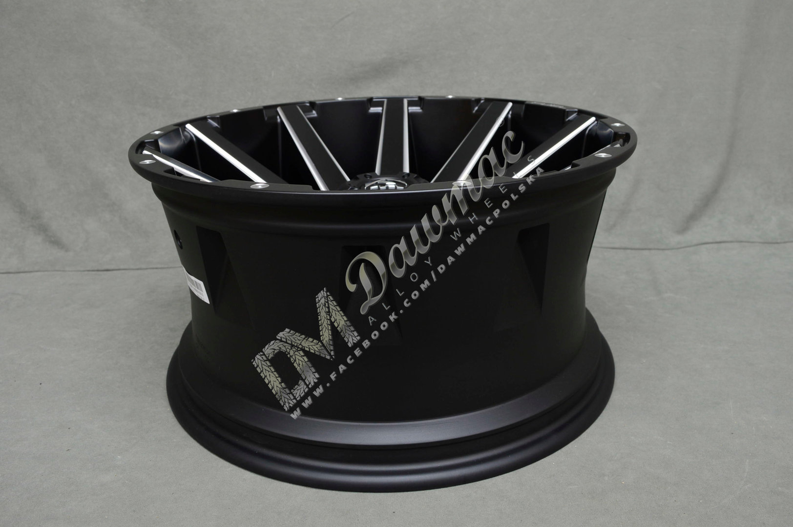 Fuel Contra 22" 12J ET-43 6x135/6x139,7 Matte Black Milled - obrazek 8