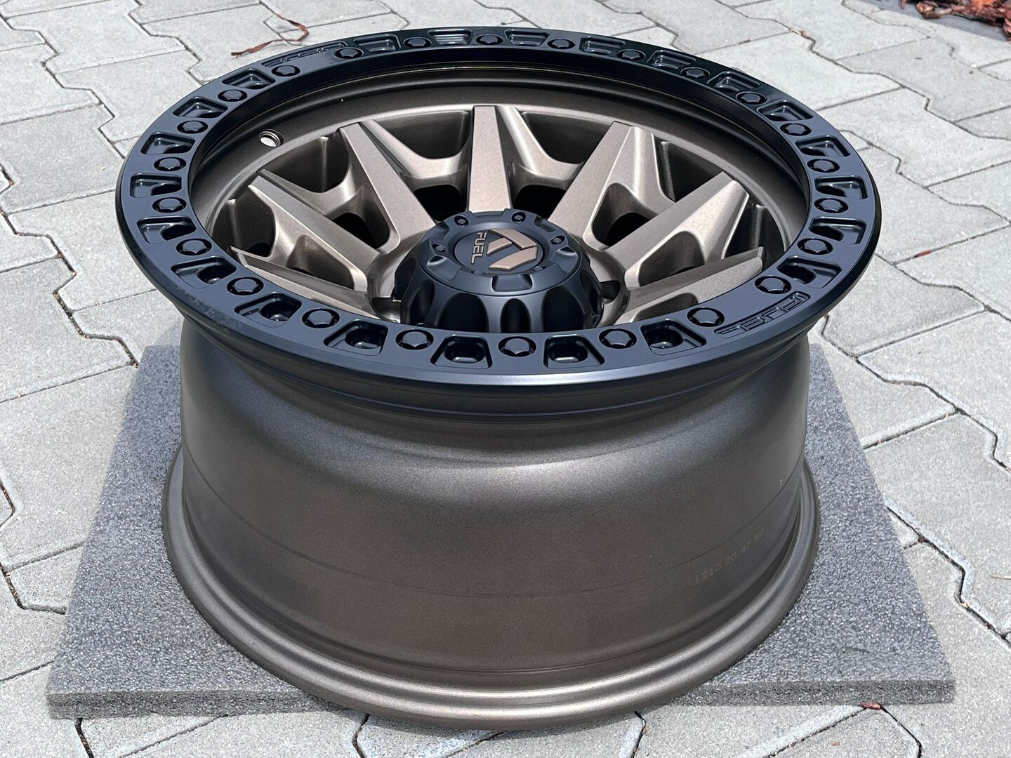 Fuel Covert 17" 9J ET1 6x139,7 Matte Bronze Black Bead Ring / 5 sztuk - obrazek 6