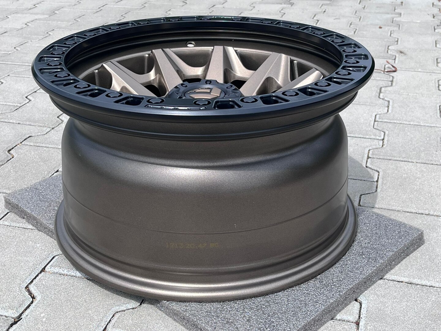 Fuel Covert 20" 10J ET-18 8x165,1 Matte Bronze Black Bead Ring - obrazek 5