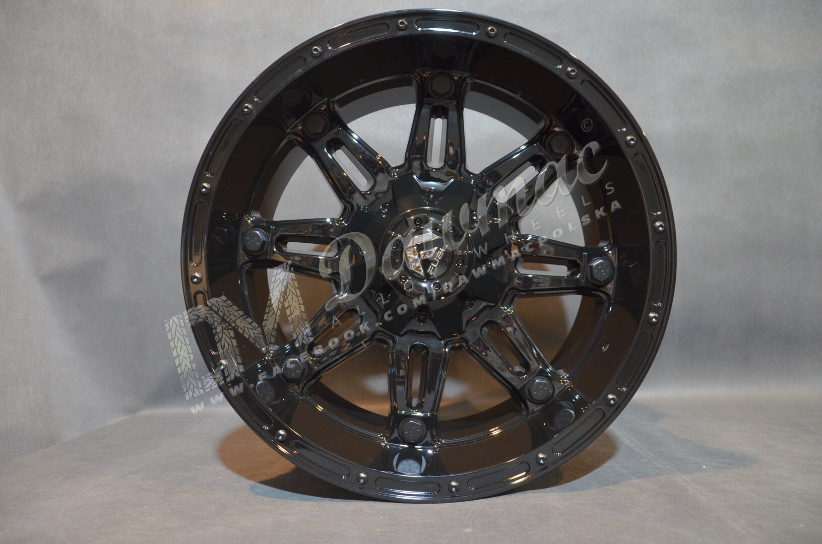 Fuel Hostage 20" 10J ET-24 6x135/6x139,7 Gloss Black - obrazek 2
