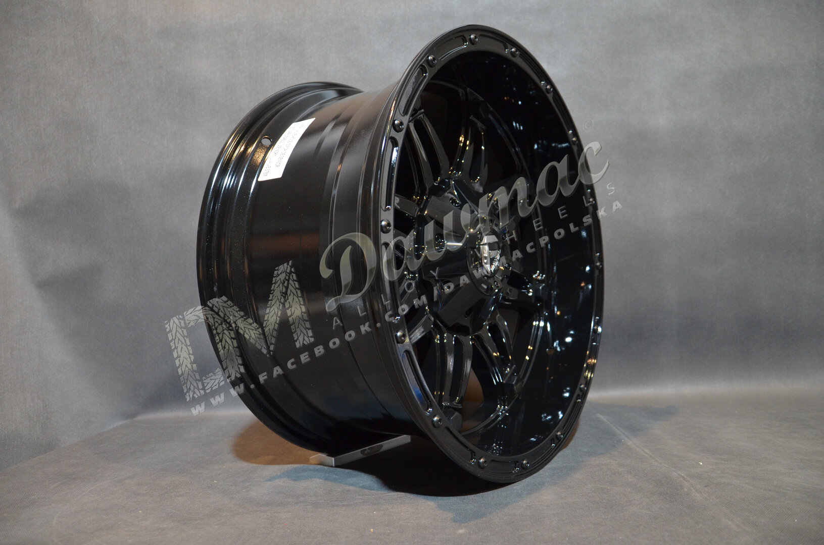 Fuel Hostage 20" 10J ET-24 6x135/6x139,7 Gloss Black - obrazek 3