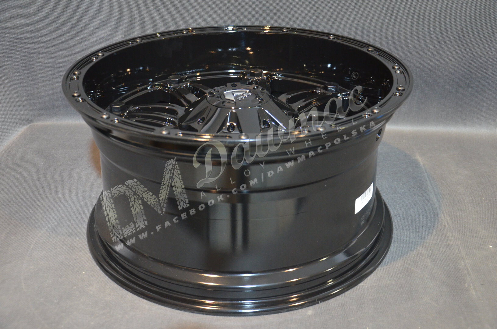 Fuel Hostage 20" 10J ET-24 6x135/6x139,7 Gloss Black - obrazek 6