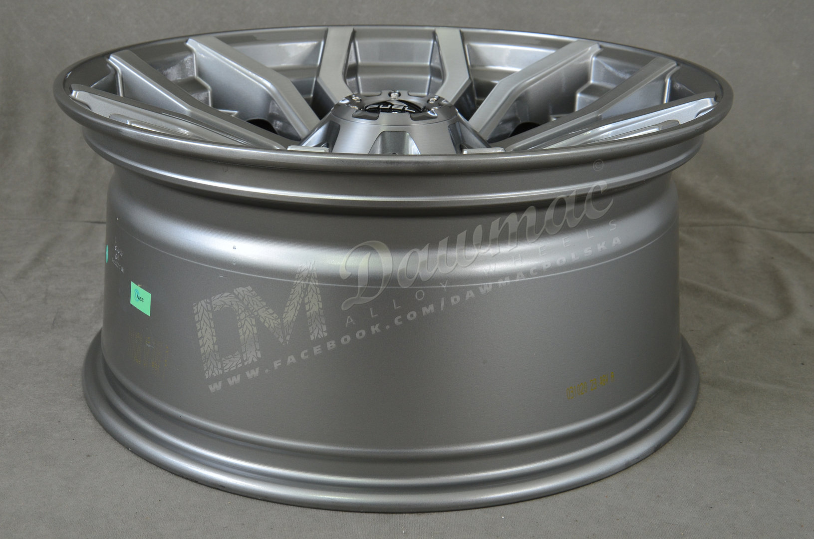 Fuel Rage 20" 9J ET1 6x135/6x139,7 Anthracite Brushed Tint Clear - obrazek 6