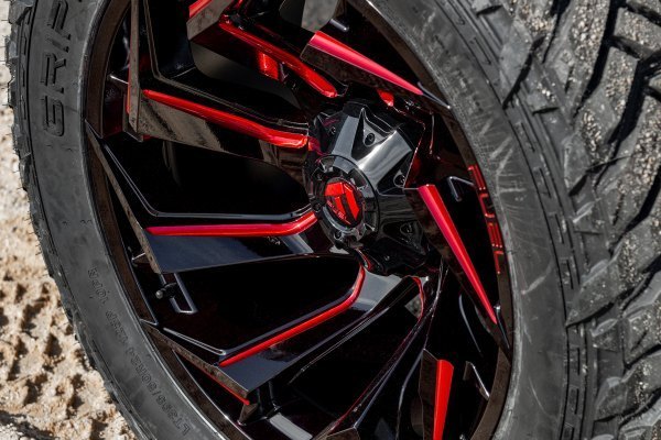 Fuel Reaction 22" 12J ET-44 6x135/6x139,7 Gloss Black with Candy Red - obrazek 5