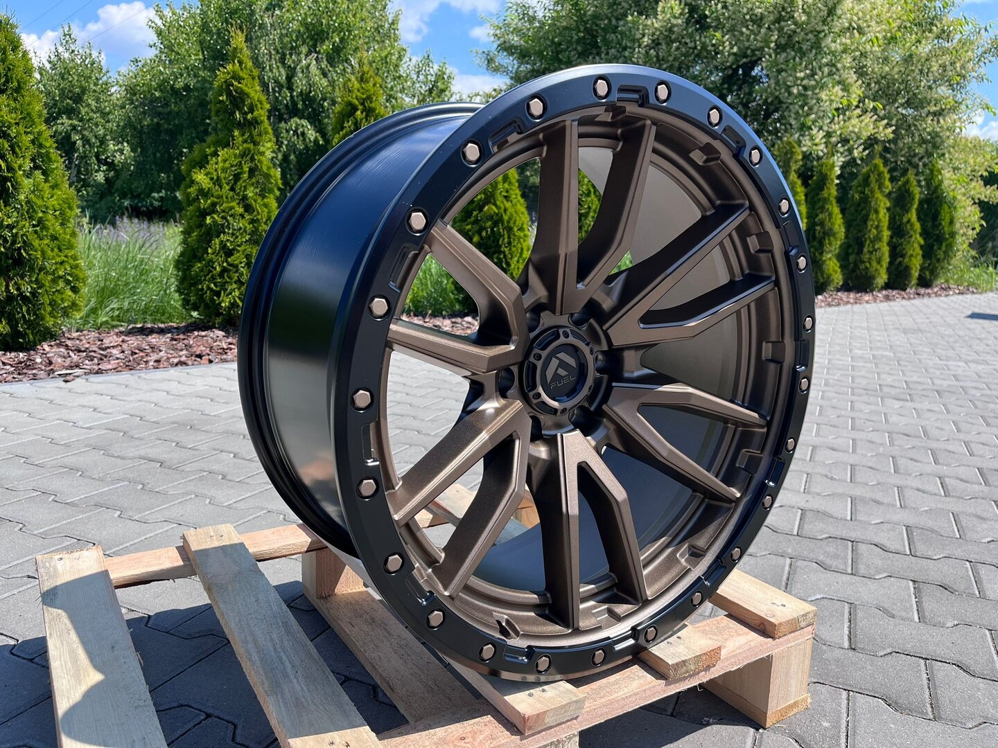 Fuel Rebel 22" 10J ET-13 6x139,7 Matte Bronze Black Ring - obrazek 3