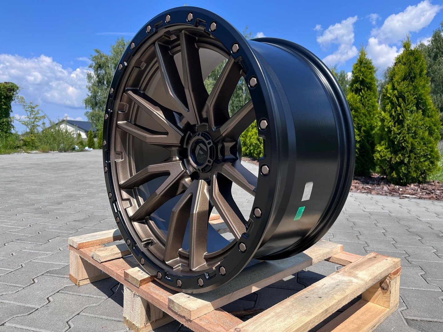 Fuel Rebel 22" 10J ET-13 6x139,7 Matte Bronze Black Ring - obrazek 4