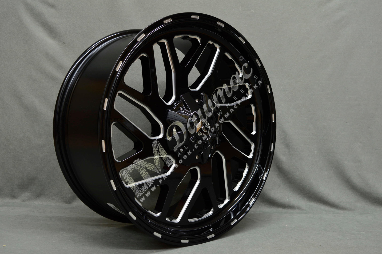 Fuel Triton 20" 10J ET-18 5x139,7/5x150 Black Gloss Milled - obrazek 4