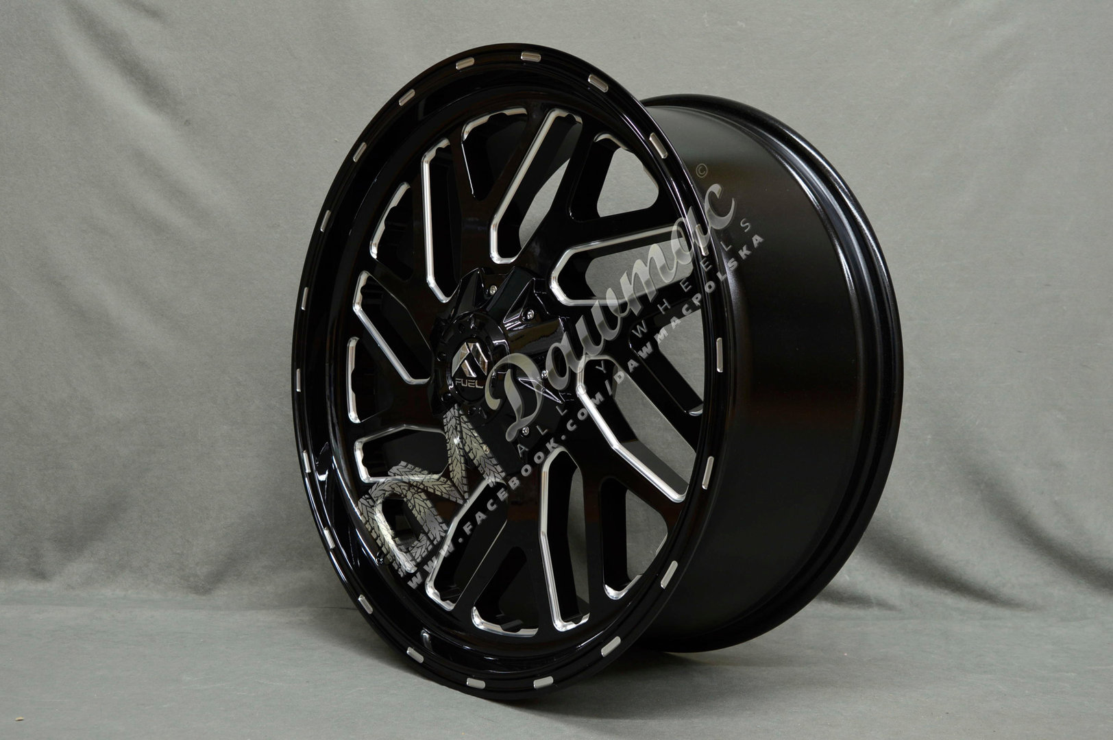 Fuel Triton 20" 9J ET1 6x135/6x139,7 Black Gloss Milled - obrazek 3