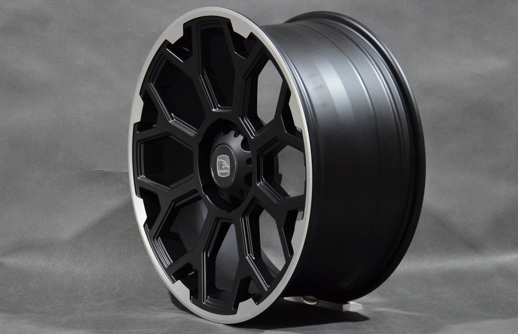 Hawke Sar 20" 9J ET30 6x139,7 Matt Black Lip Polished - obrazek 3