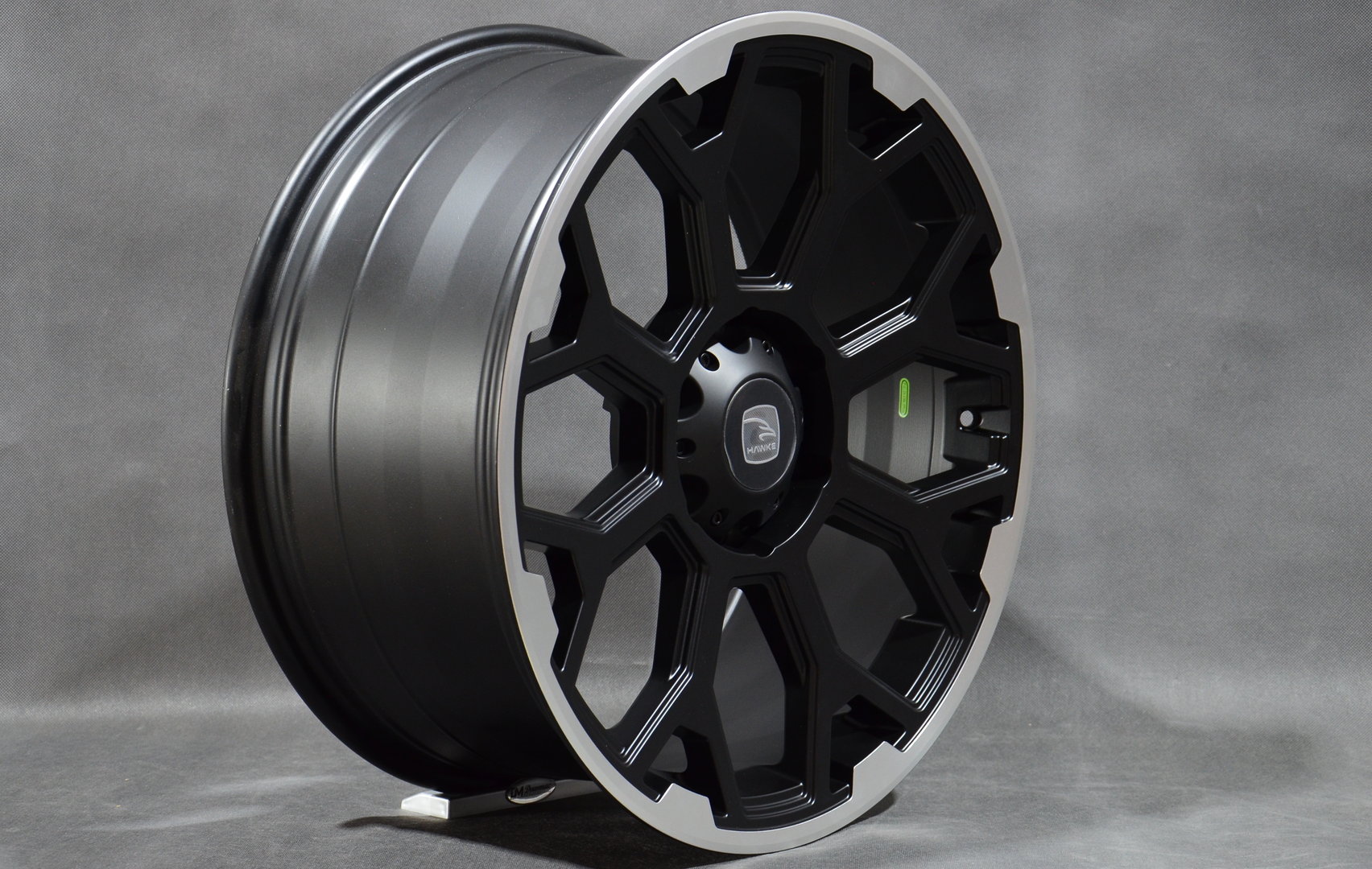 Hawke Sar 20" 9J ET30 6x139,7 Matt Black Lip Polished - obrazek 4