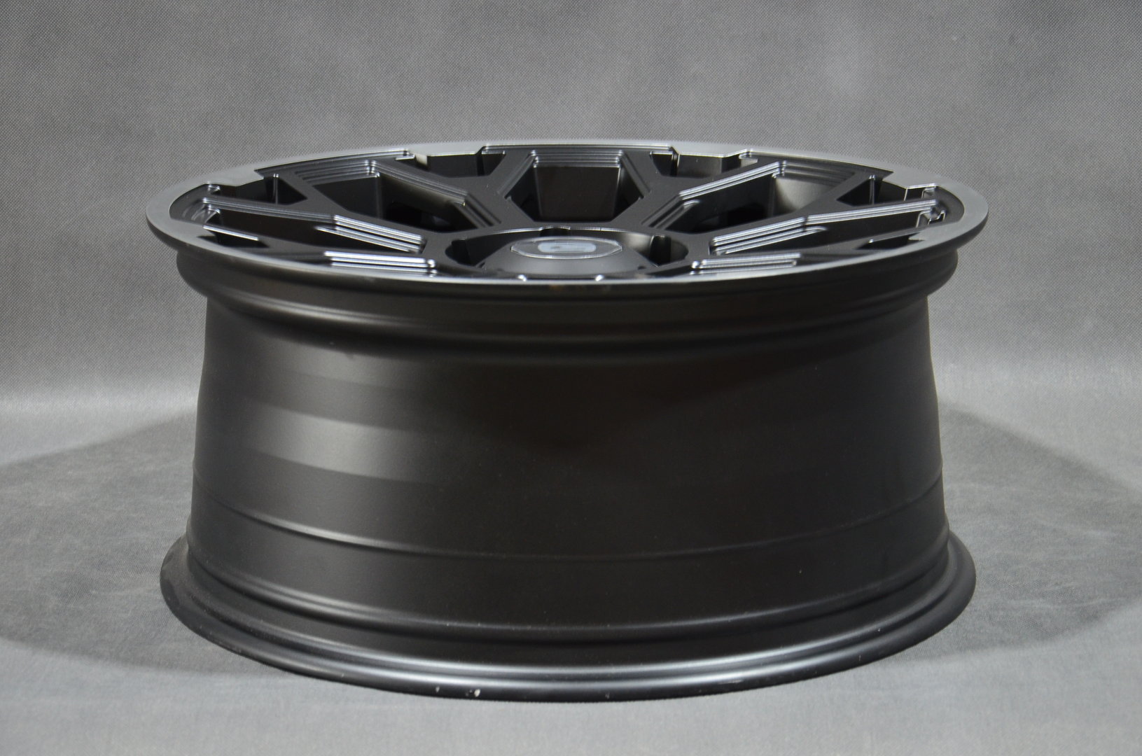 Hawke Sar 20" 9J ET30 6x139,7 Matt Black Lip Polished - obrazek 6