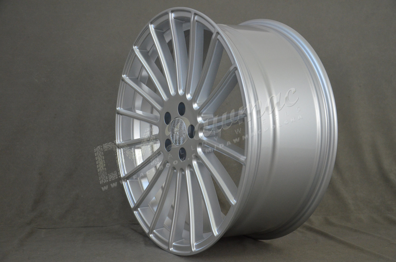 Haxer HX010 20" 8,5J ET25 + 10,5J ET40 5x112 Silver - obrazek 3