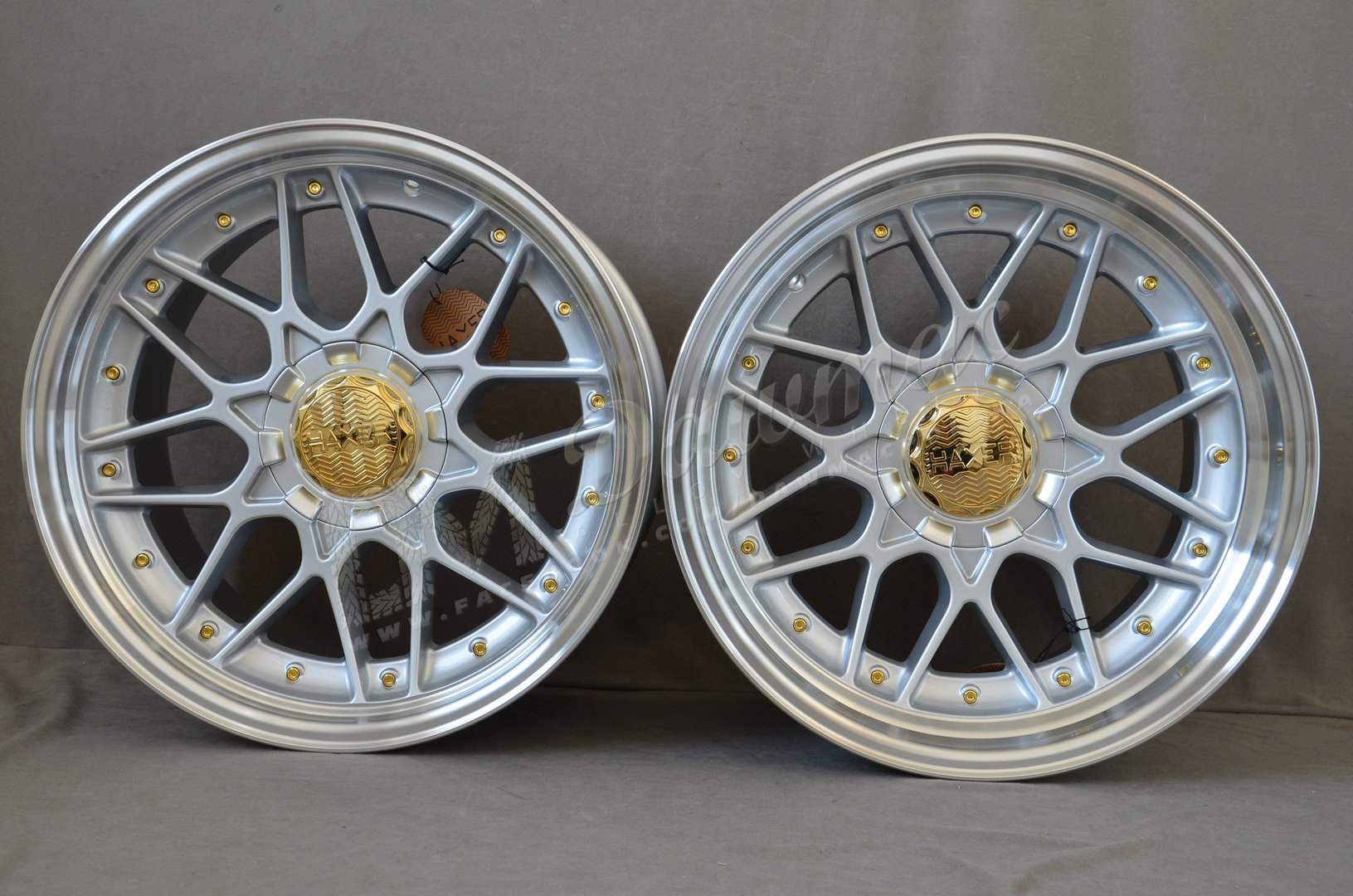 Haxer HX025 18" 8J ET30 5x120 Silver with Gold Rivets and Gold Cap - obrazek 2