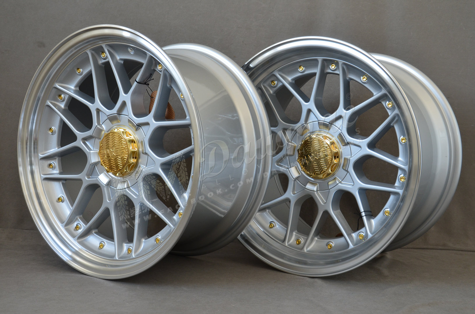 Haxer HX025 18" 8J ET30 + 9J ET35 5x120 Silver with Gold Rivets and Gold Cap - obrazek 5