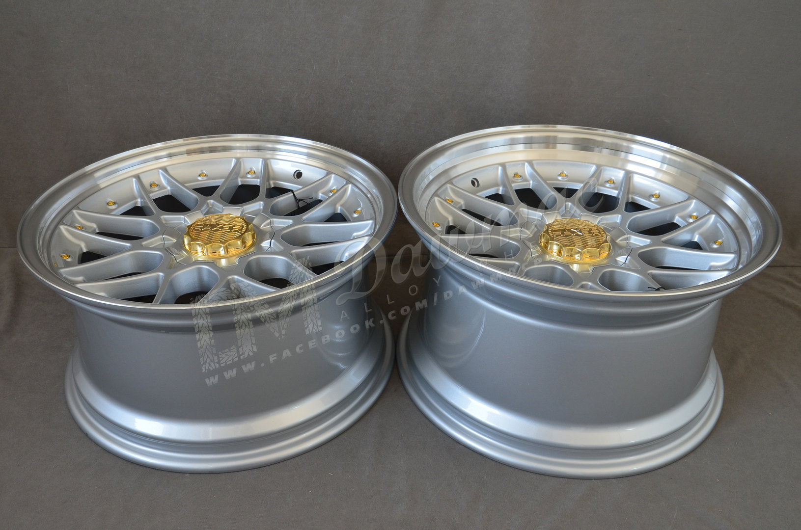 Haxer HX025 18" 8J ET30 + 9J ET35 5x120 Silver with Gold Rivets and Gold Cap - obrazek 6