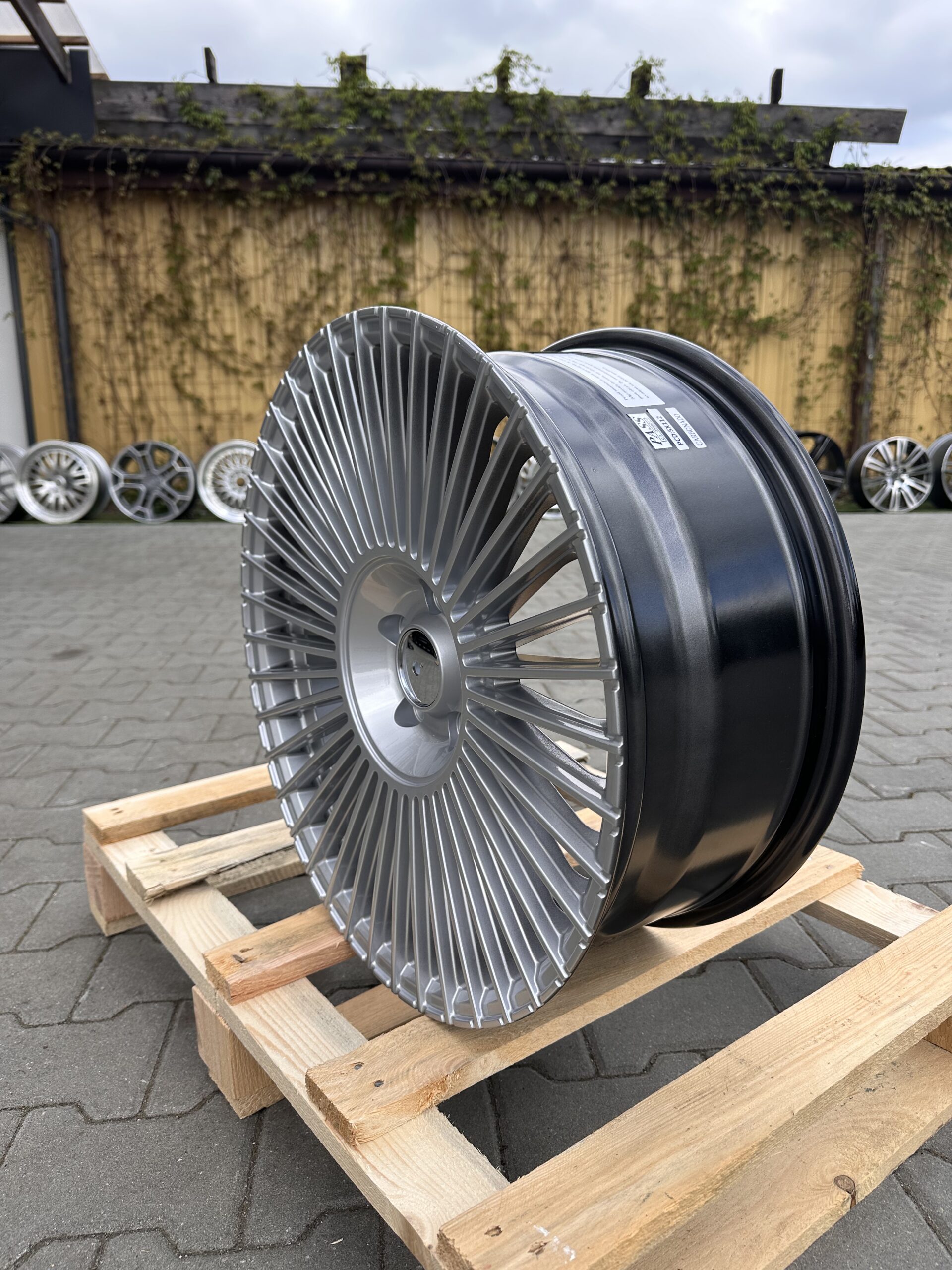 Carbonado Gift 20" 8,5J ET35 + 9,5J ET45 5x112 Diamond Hyper Black - obrazek 6
