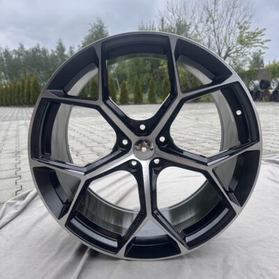 Carbonado Fancy 19" 8,5J ET30 5x112 Black Front Polished
