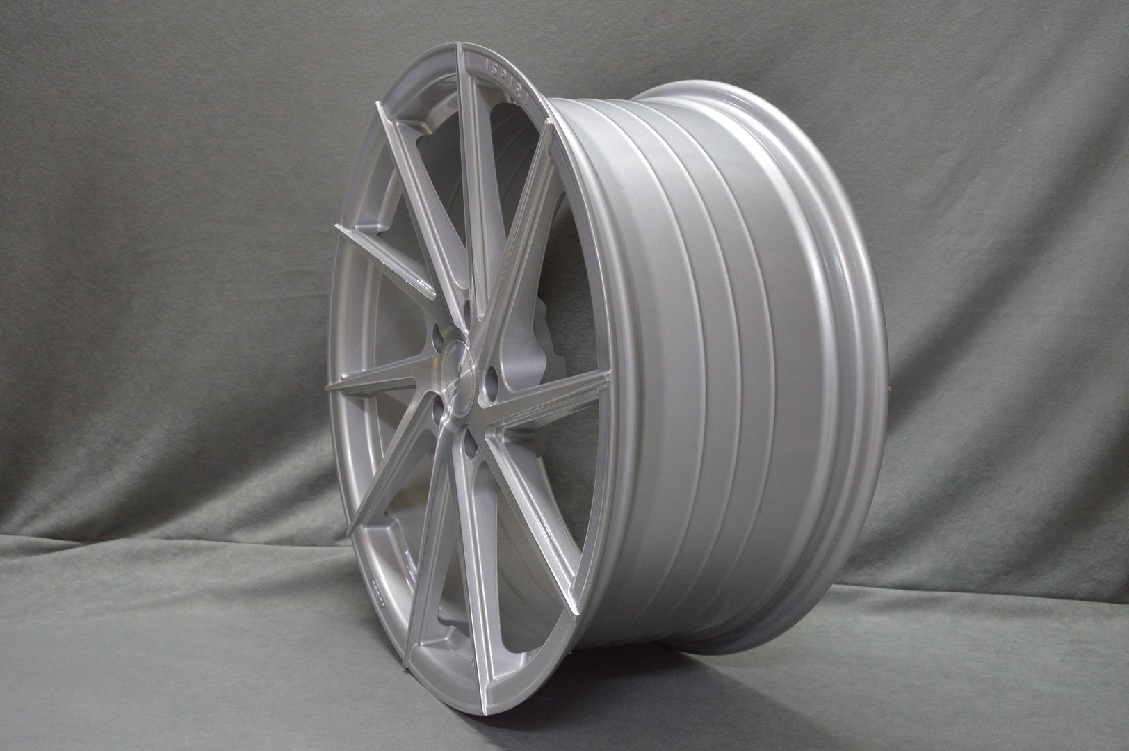 ISPIRI FFR1D 21'' 9J ET32 5x112 Pure Silver Brushed - obrazek 4