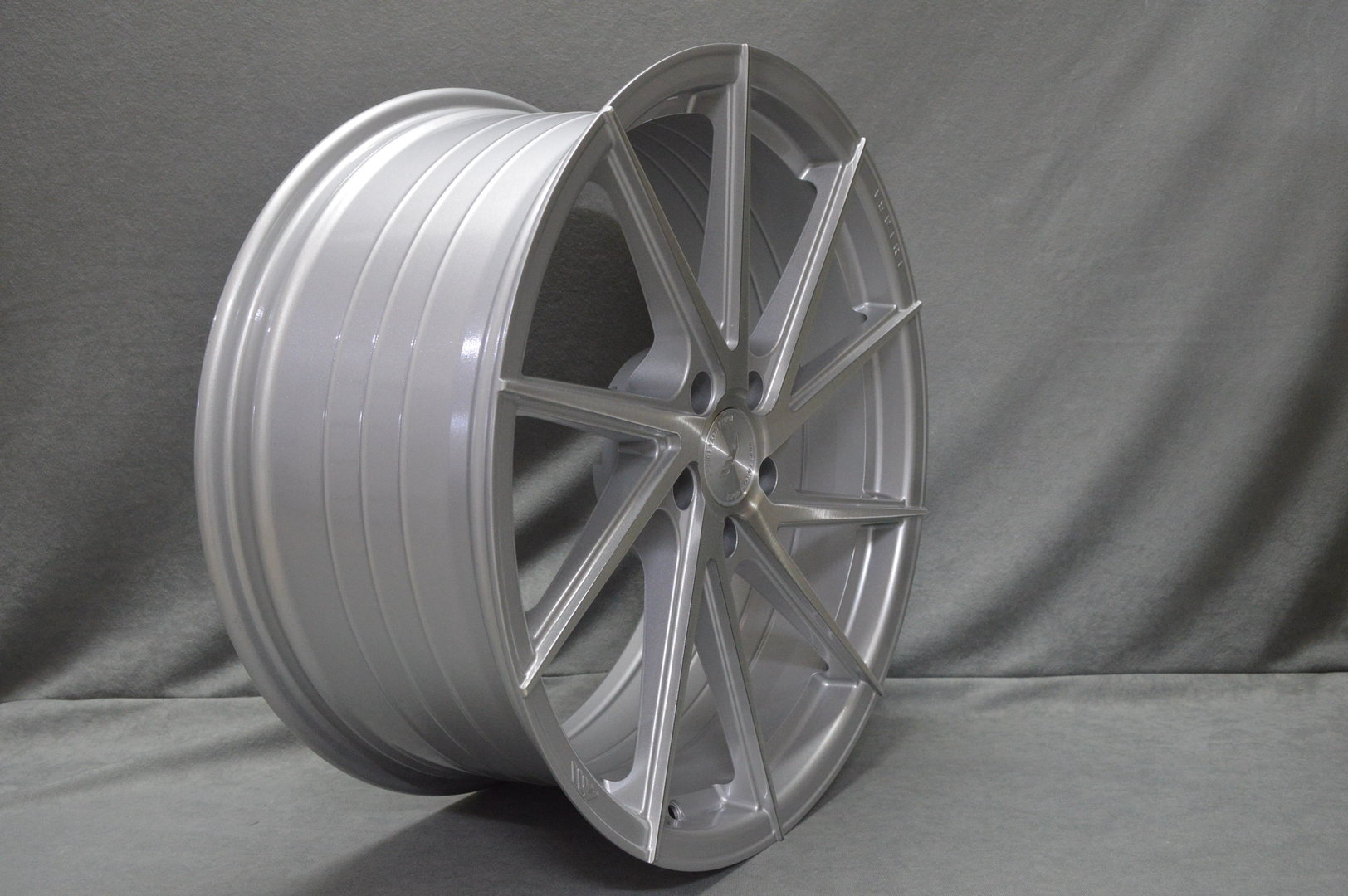 ISPIRI FFR1D 21'' 9J ET32 5x112 Pure Silver Brushed - obrazek 5