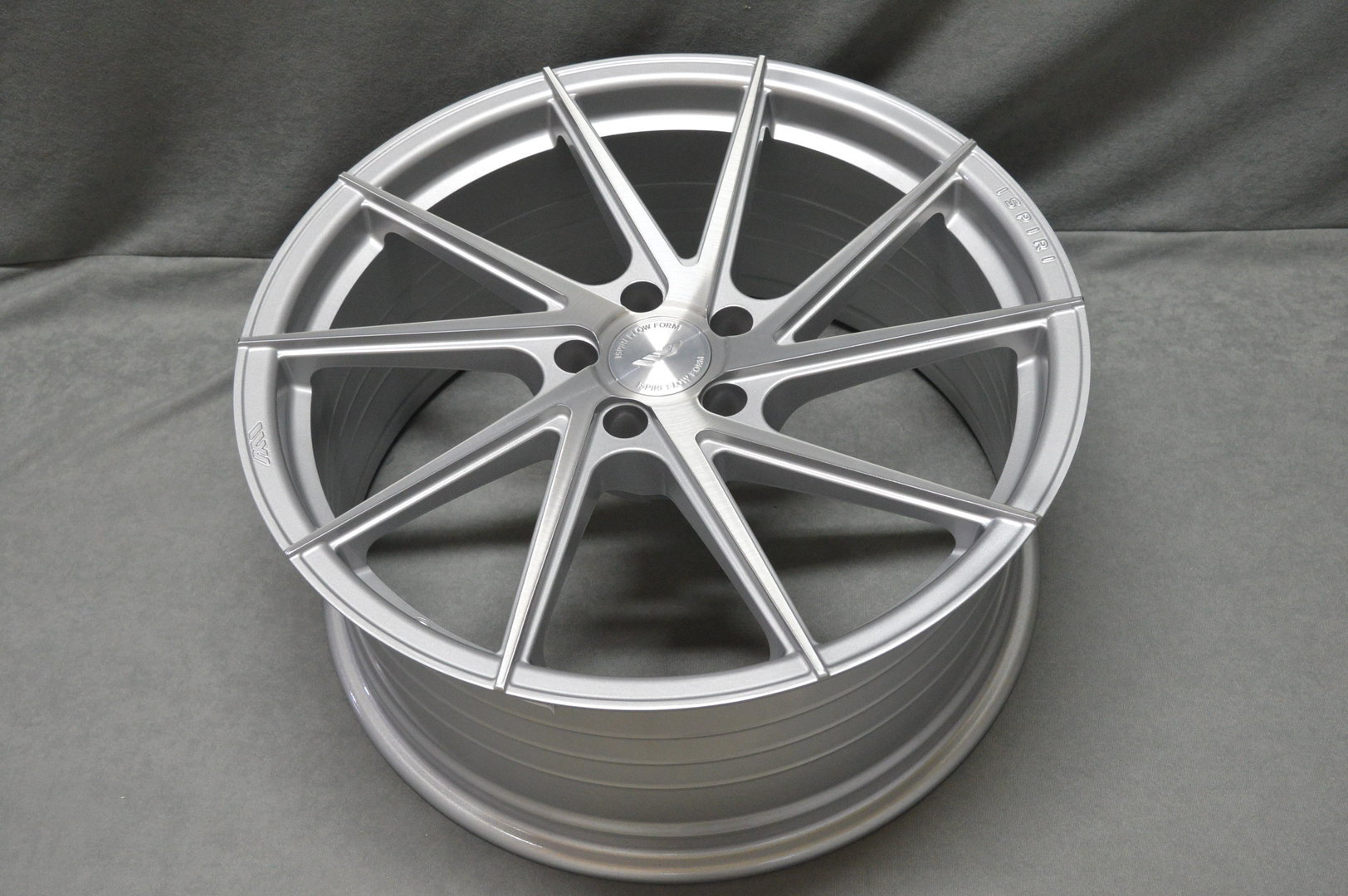 ISPIRI FFR1D 21'' 9J ET32 5x112 Pure Silver Brushed - obrazek 6