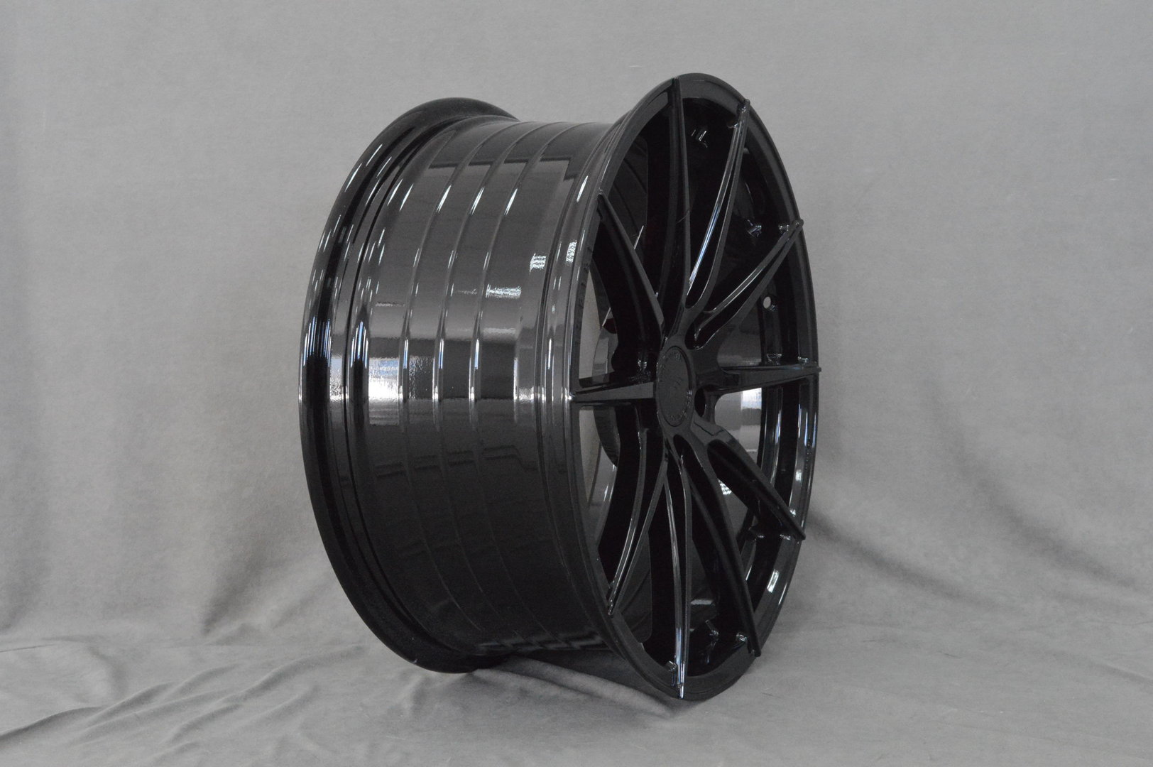 Ispiri FFR1 19'' 8,5J ET42 5x120 Corsa Black - obrazek 4