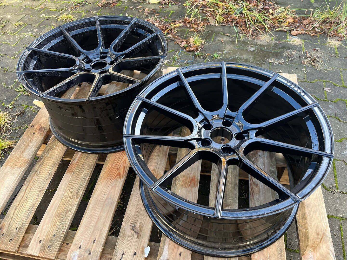 Ispiri FFR6 21" 10,5J ET30 5x112 Corsa Black / 2 sztuki - obrazek 3