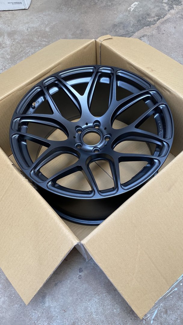 Ispiri ISR10 19" 10J ET32 5x112 Matt Graphite / 2 sztuki - obrazek 3