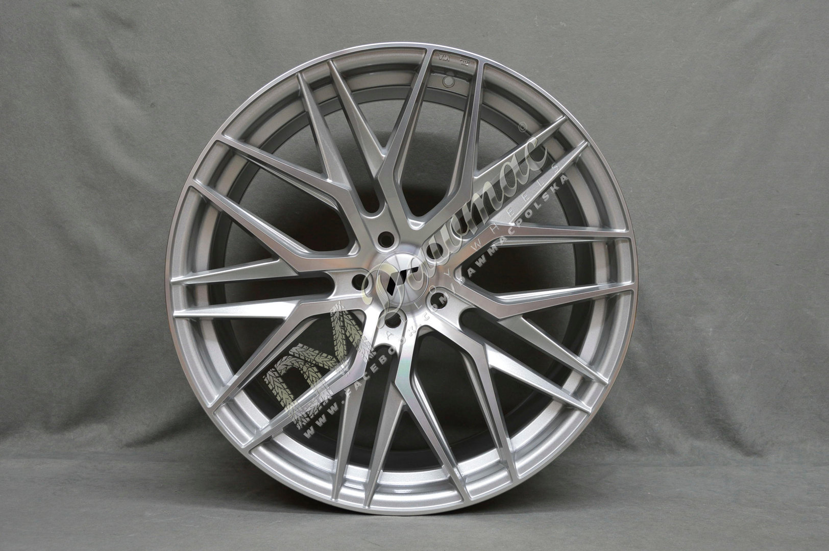 JAPAN RACING JR28 22'' 10,5 ET18 5x112 BLANK Silver Machined Face - obrazek 2