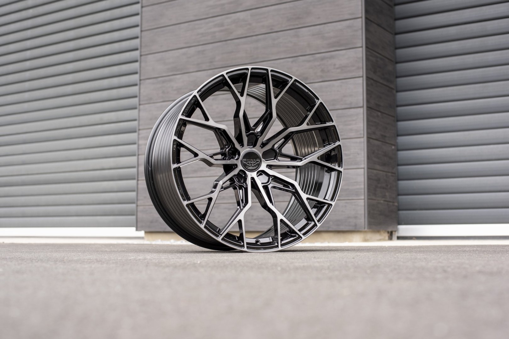JUDD JSF1 21" 11,5J ET28-62 5x98-5x130 Gloss Black Titanium Brushed - obrazek 4