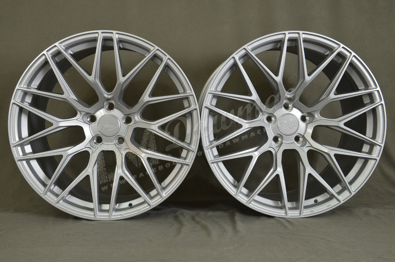 JUDD Model One 20" 9J ET25-45 + 10J ET23-ET45  5x108-5x130 Argent Silver - obrazek 2