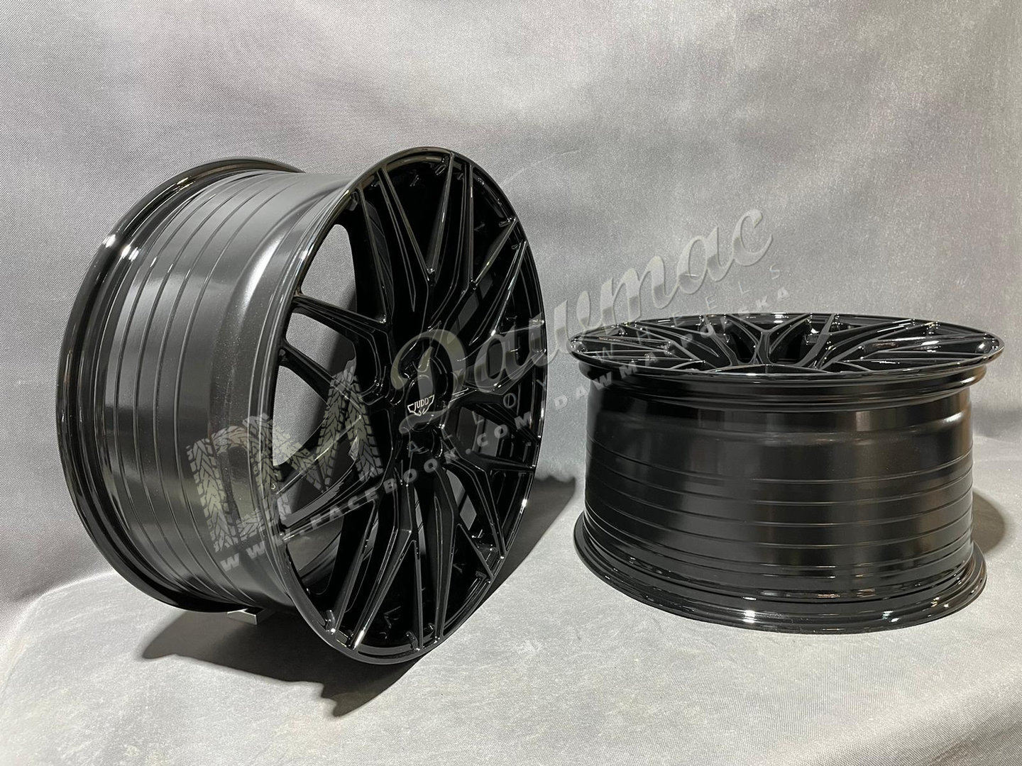 JUDD Model One 20" 9J ET25-45 + 10J ET23-ET45 5x108-5x130 Gloss Black - obrazek 4