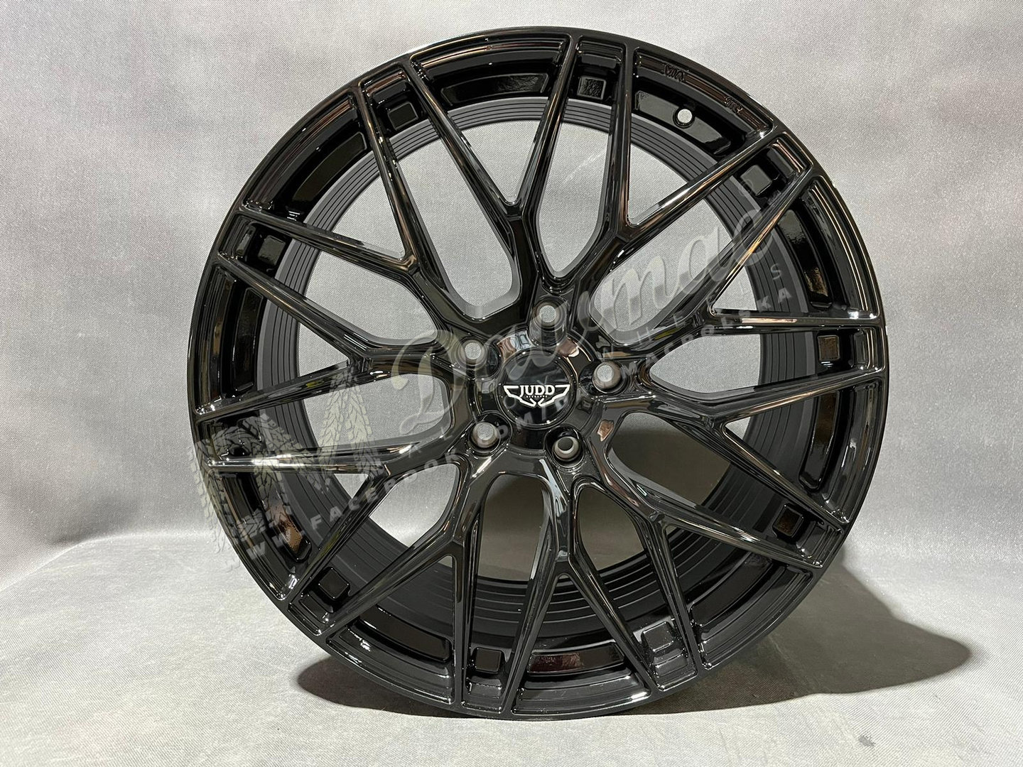 JUDD Model One 21" 10,5J ET15-45 5x100-5x130 Gloss Black - obrazek 5
