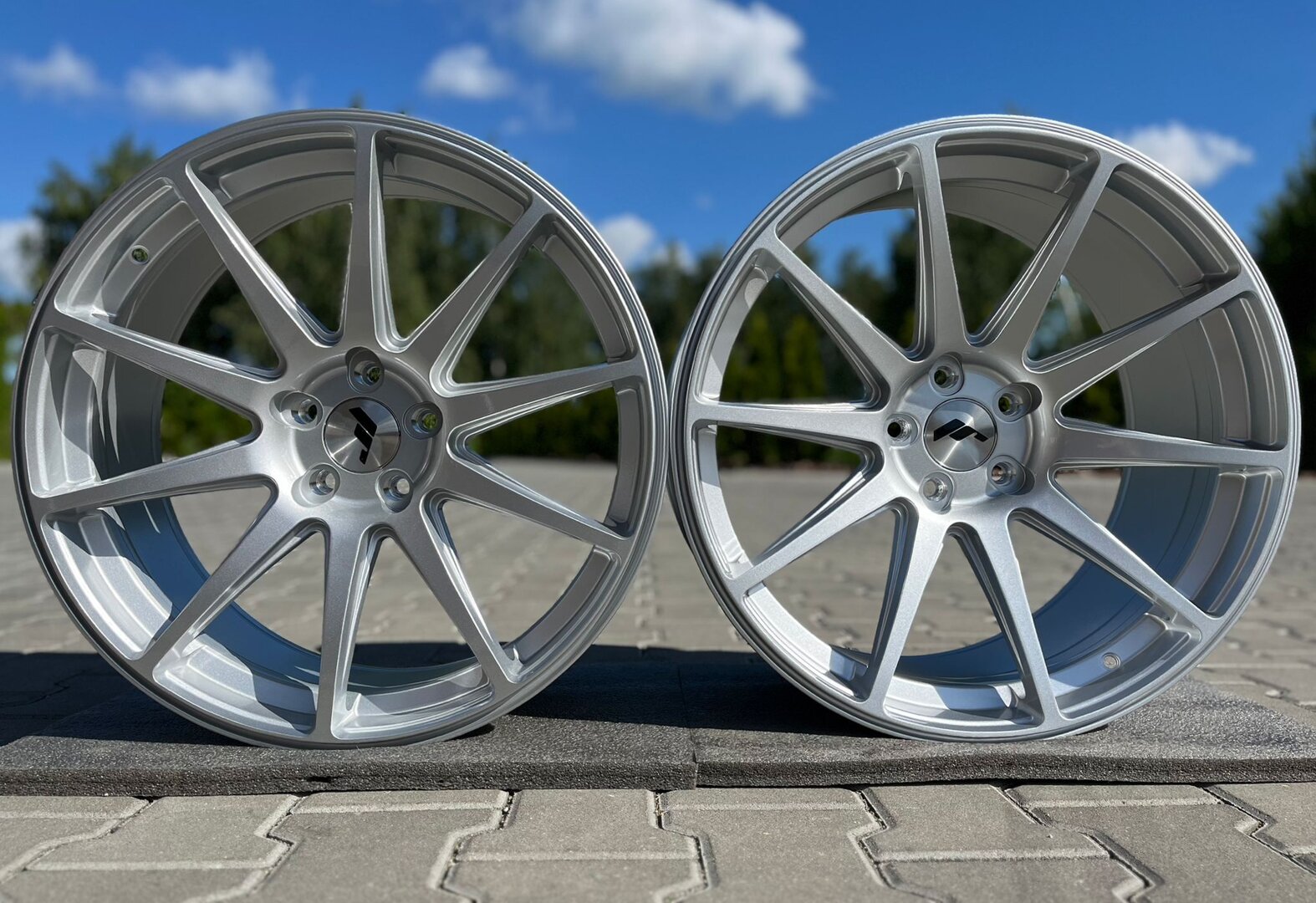 Japan Racing JR11 20" 8,5J ET25 + 10J ET40 5x112 Hyper Silver - obrazek 2