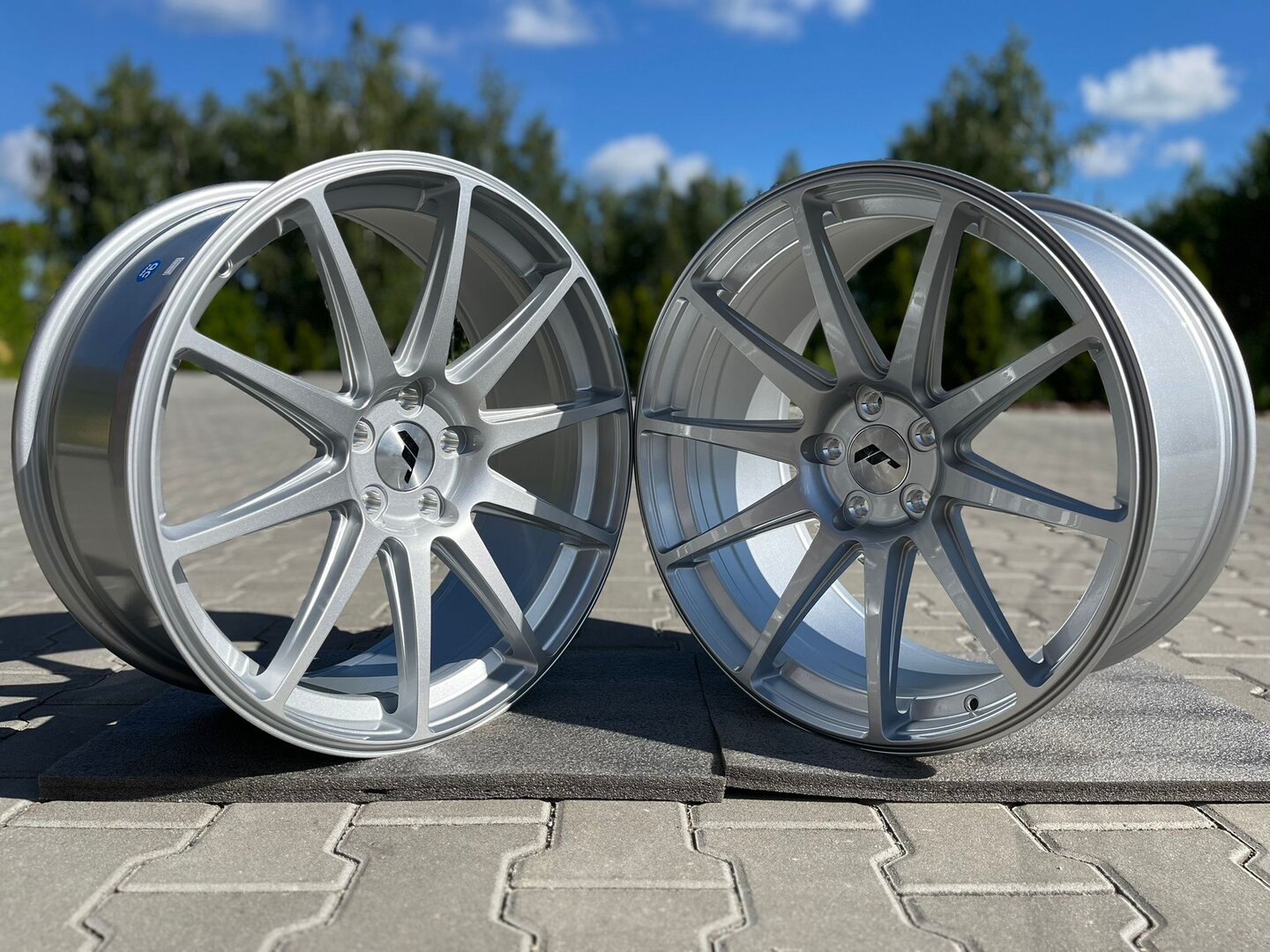 Japan Racing JR11 20" 8,5J ET25 + 10J ET40 5x112 Hyper Silver - obrazek 3