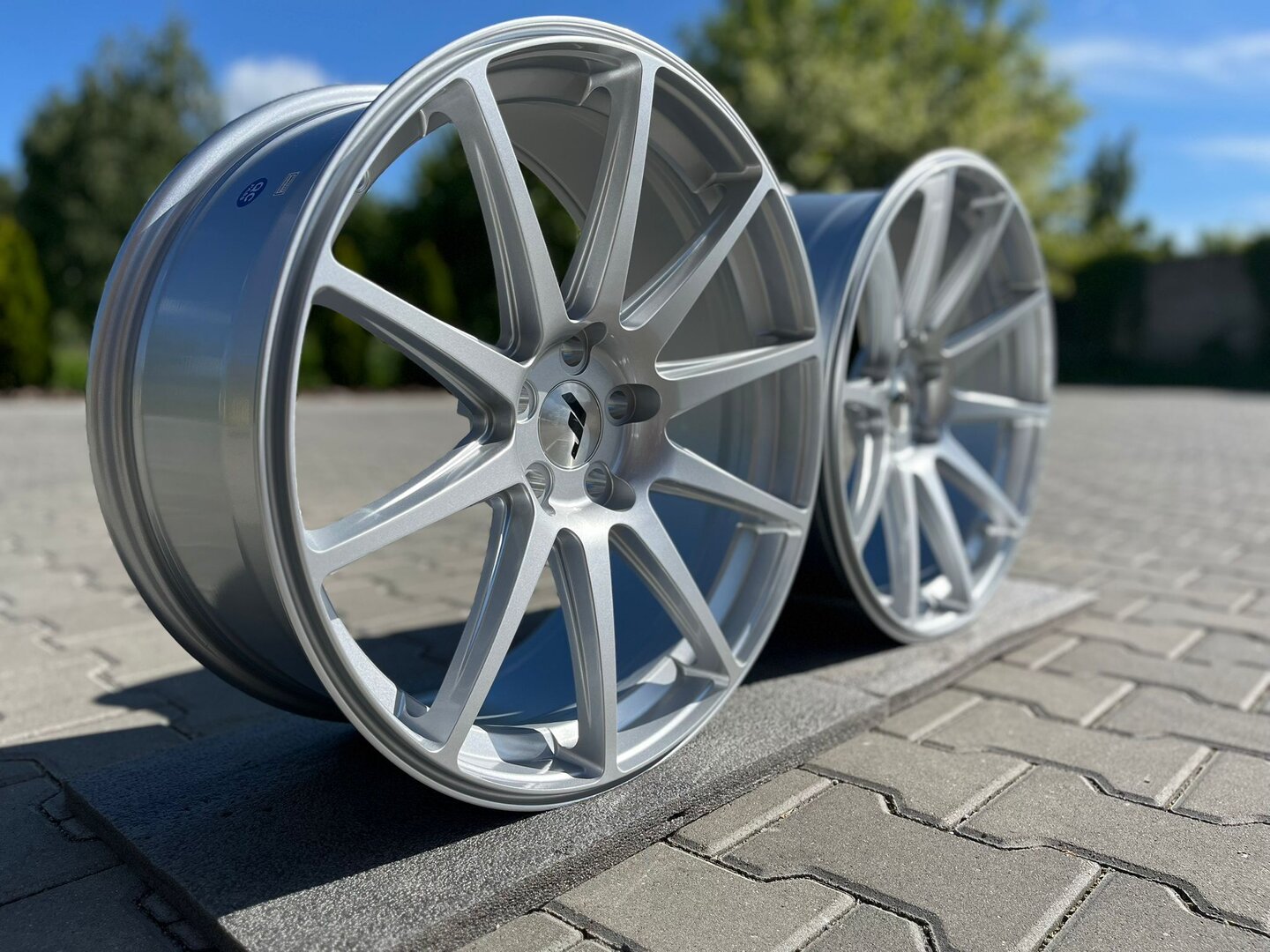 Japan Racing JR11 20" 8,5J ET25 + 10J ET40 5x112 Hyper Silver - obrazek 4