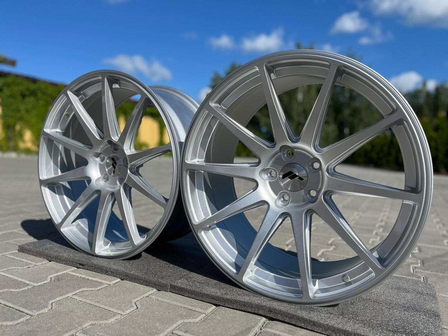 Japan Racing JR11 20" 8,5J ET25 + 10J ET40 5x112 Hyper Silver - obrazek 5