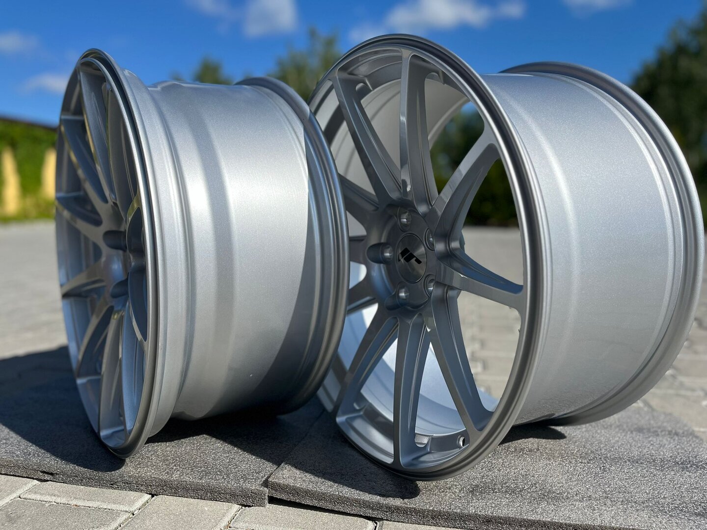 Japan Racing JR11 20" 8,5J ET25 + 10J ET40 5x112 Hyper Silver - obrazek 8